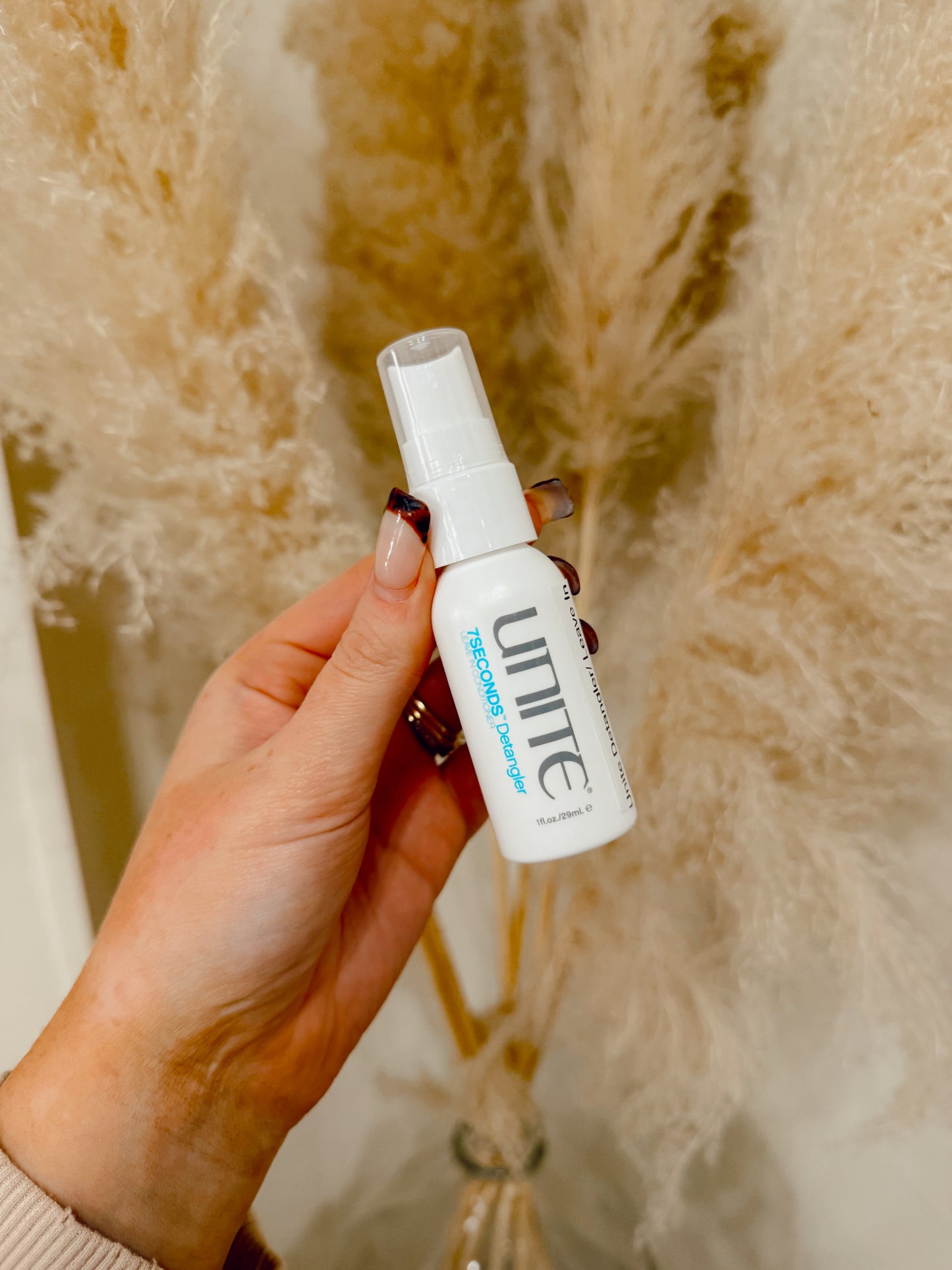 Unite Detangler/ Leave In