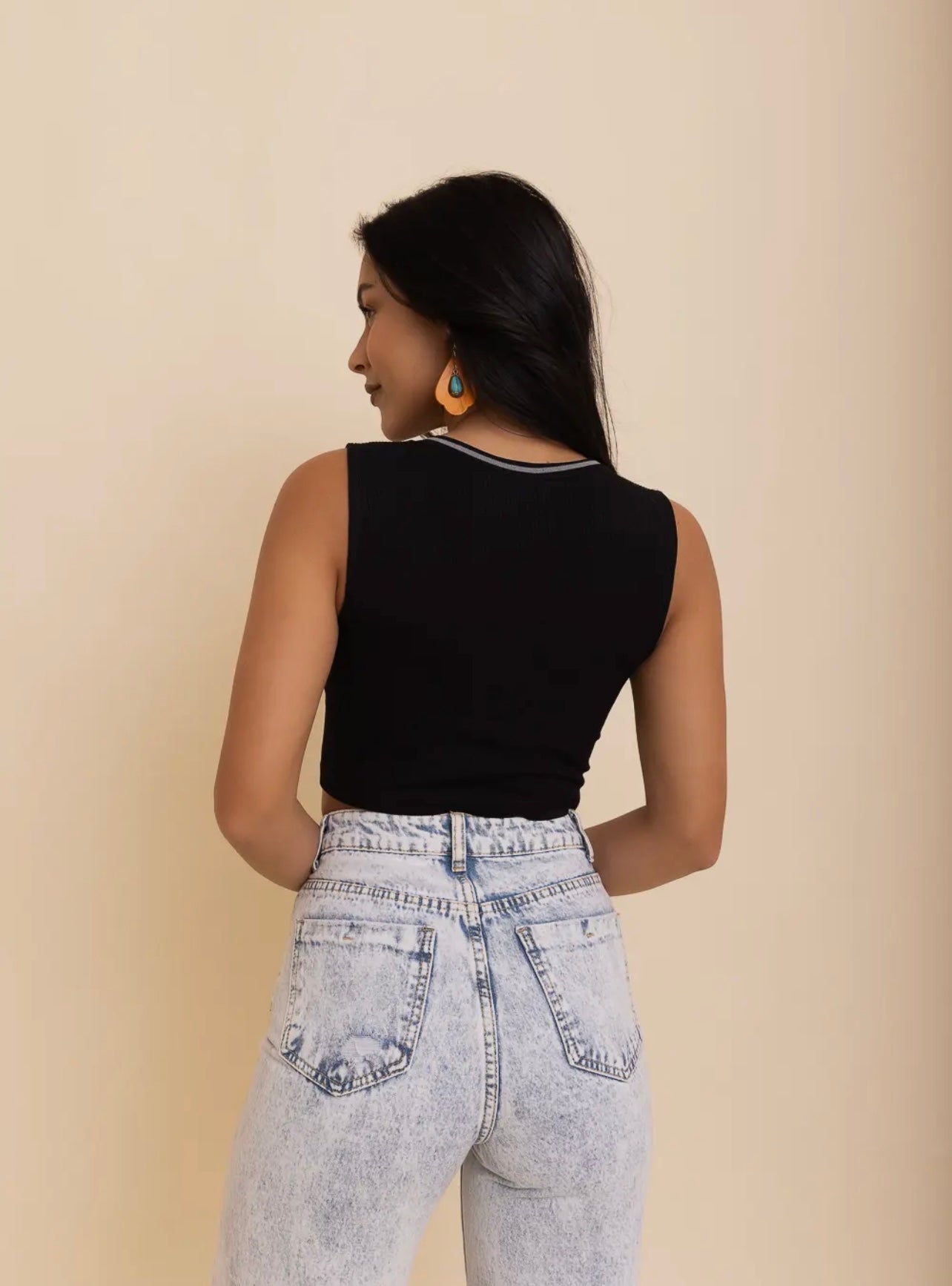 Essential Tank BLACK